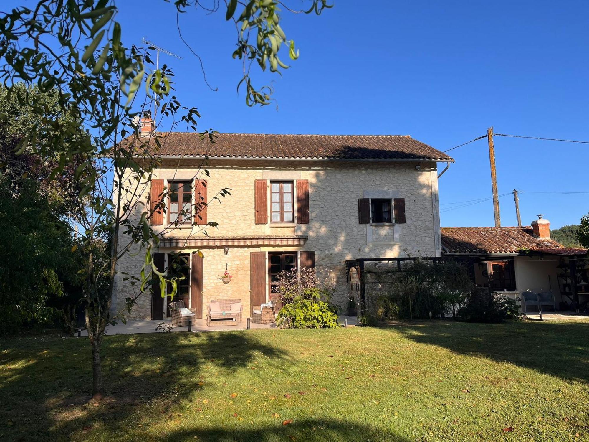 Les Bruyeres B&B Montbron Exteriér fotografie
