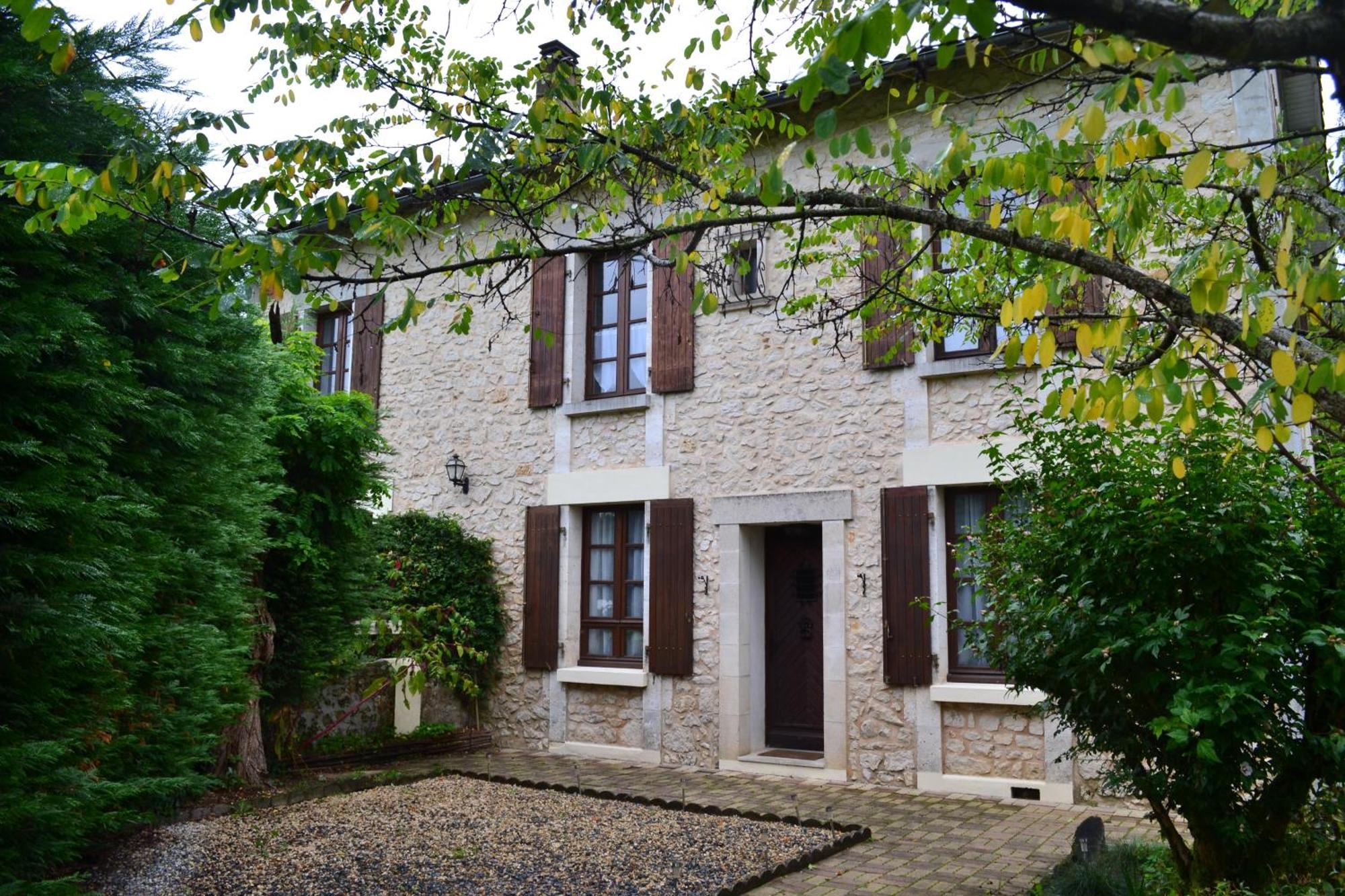 Les Bruyeres B&B Montbron Exteriér fotografie